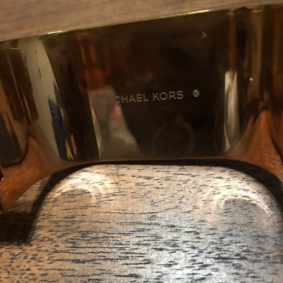 Michael Kors rose gold heavy bangle/bracelet - Picture 2 of 7